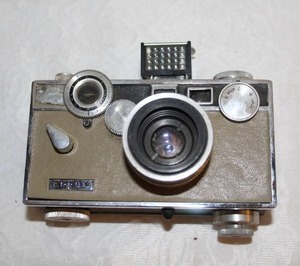 lot 430 image: Argus C3 camera, a classic American 35mm rangefinder camera.