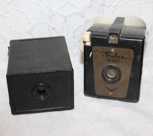 lot 431 image: Sabre 620 camera, a vintage box camera. And Kodak Brownie box camera,