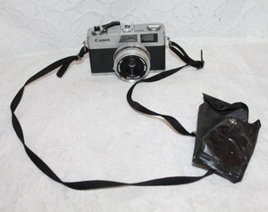 lot 433 image: Canon Canonet 28 rangefinder camera.