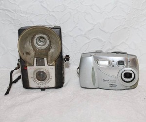 lot 434 image: Kodak Brownie Starflash camera. And Kodak EasyShare DX3600 digital camera.