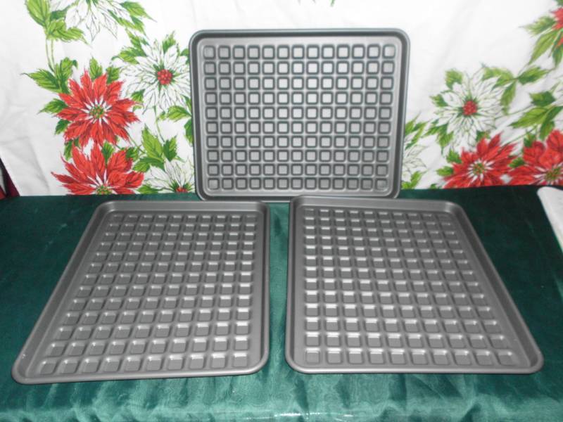 lot 16 image: BAKING PANS