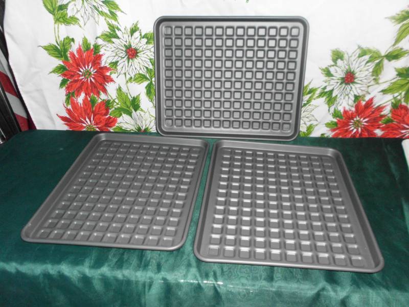 lot 17 image: BAKING PANS