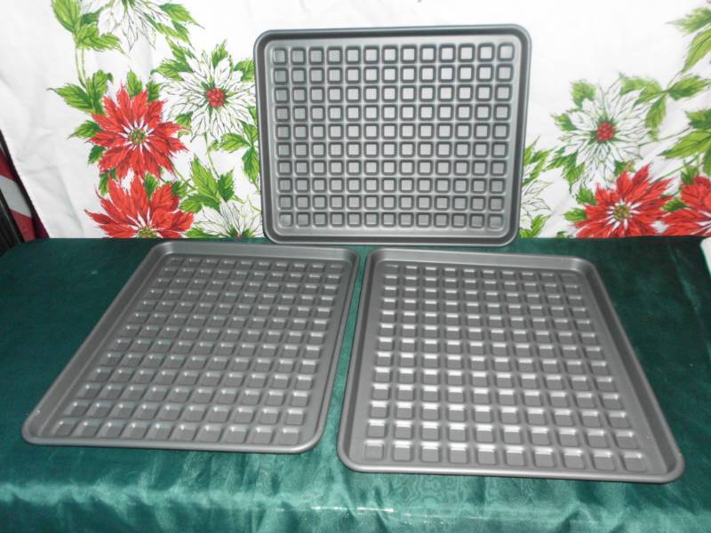 lot 18 image: BAKING PANS