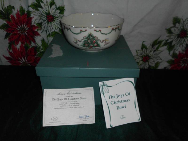 lot 19 image: LENOX CHRISTMAS BOWL