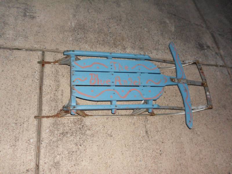 lot 21 image: VINTAGE SLED
