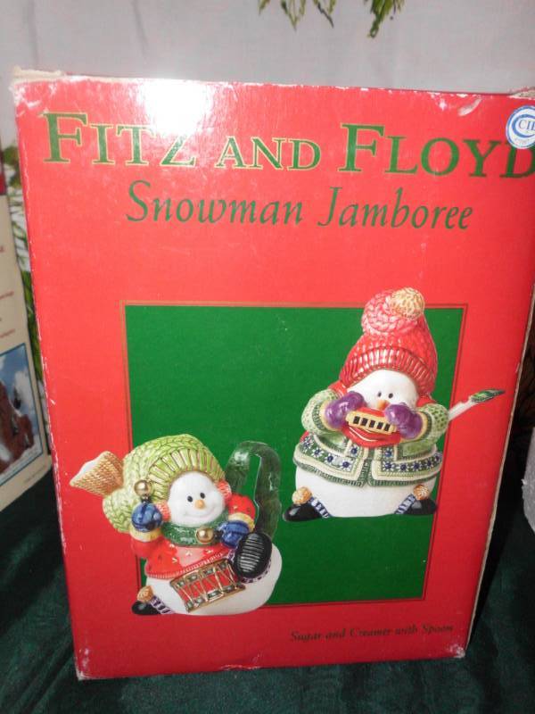 lot 25 image: FITZ AND FLOYD SUGAR AND CREAMER
