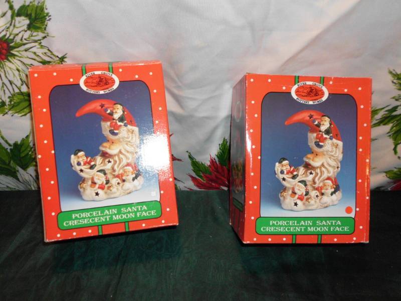 lot 29 image: PROCELAIN SANTA TEA LIGHT HOLDER