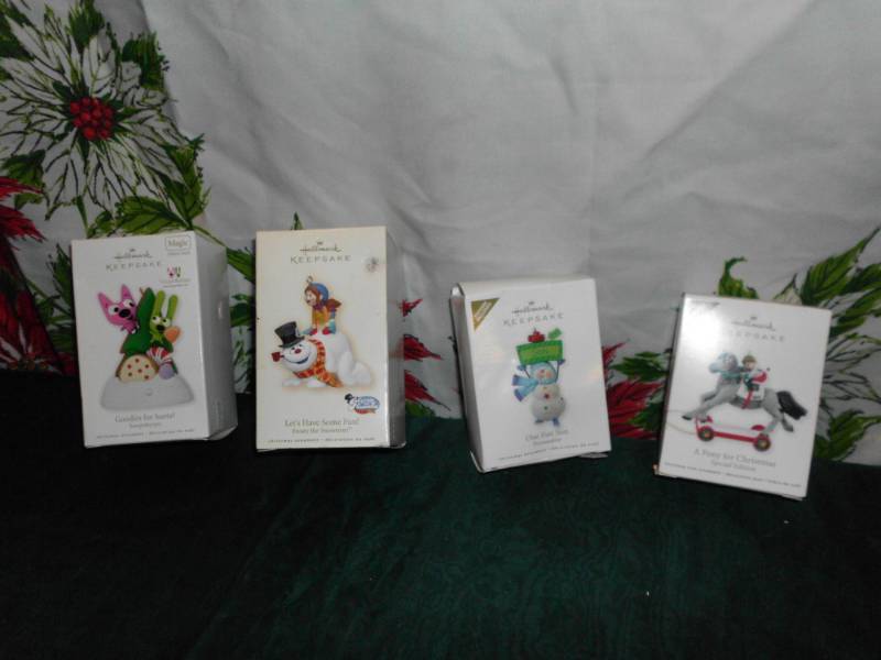 lot 34 image: HALLMARK KEEPSAKE ORNAMENTE