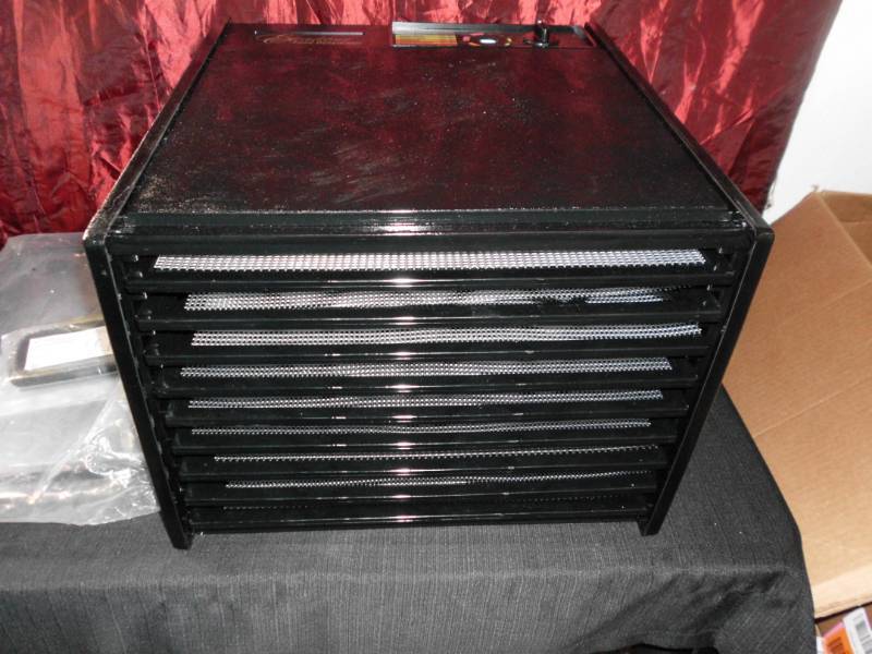 lot 39 image: FOOD DEHYDRATOR