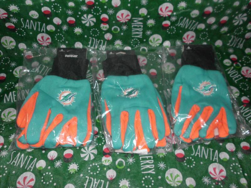 lot 52 image: MIAMI DOLPHINS UTILITY GLOVES