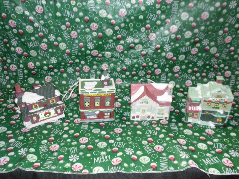 lot 86 image: CERAMIC LIGHT HOUSES