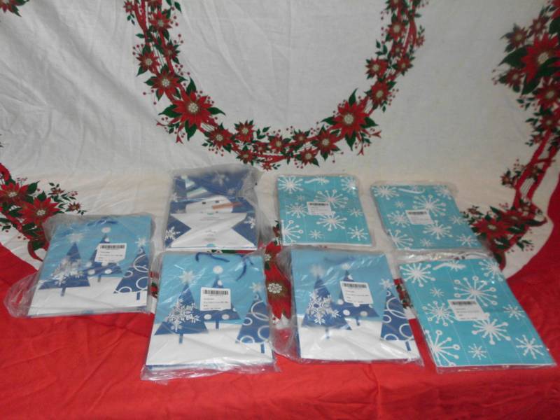 lot 106 image: HALLMARK GIFT BAGS