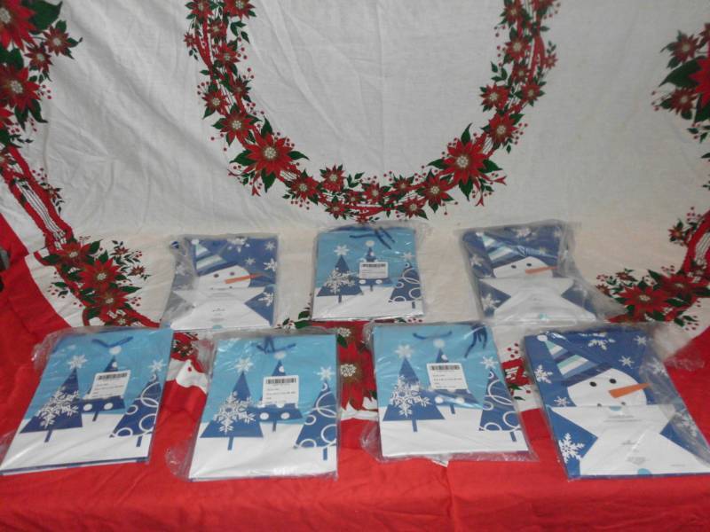 lot 107 image: HALLMARK GIFT BAGS