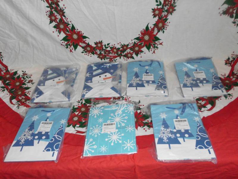 lot 108 image: HALLMARK GIFT BAGS