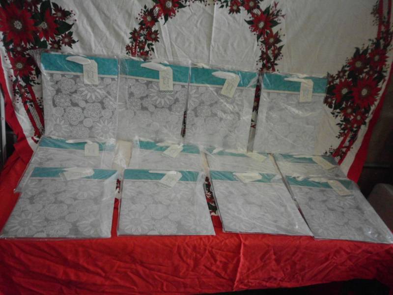 lot 109 image: HALLMARK GIFT BAGS