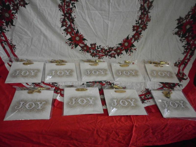 lot 119 image: GIFT BAGS