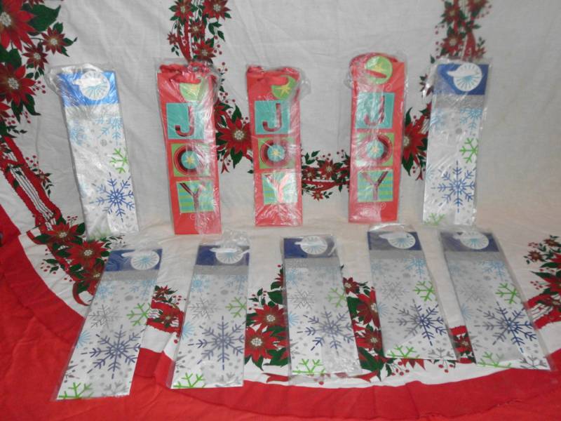 lot 120 image: HALLMARK GIFT BAGS