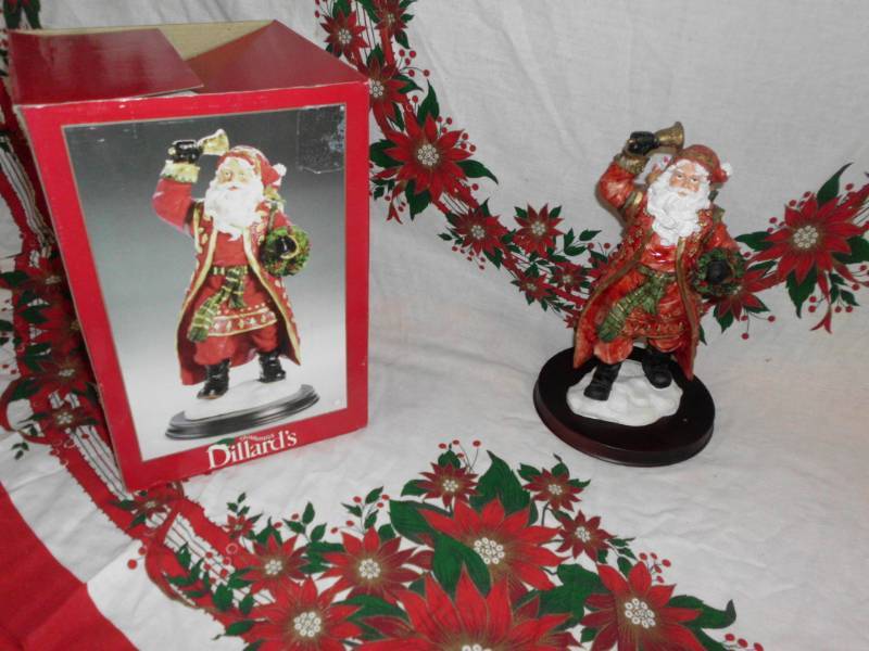 lot 122 image: VINTAGE SANTA STATUE