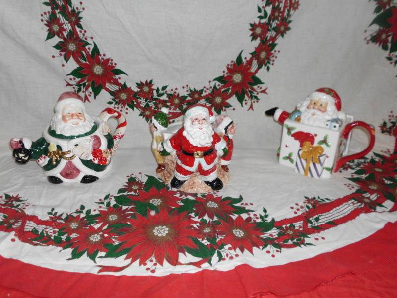 lot 127 image: COOKIE  CANDY JARS