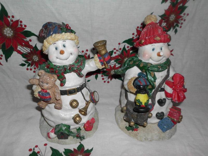 lot 133 image: SNOWMAN FIGURINES