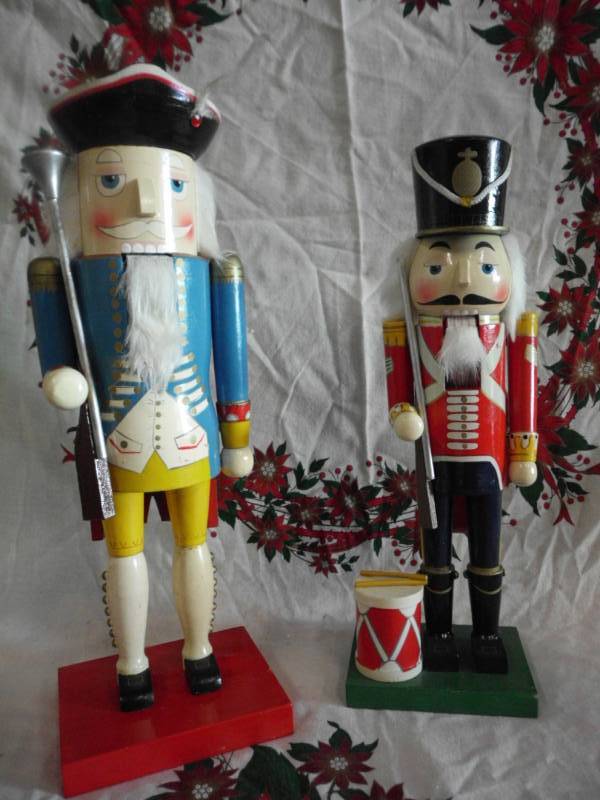 lot 140 image: NUTCRACKER LOT
