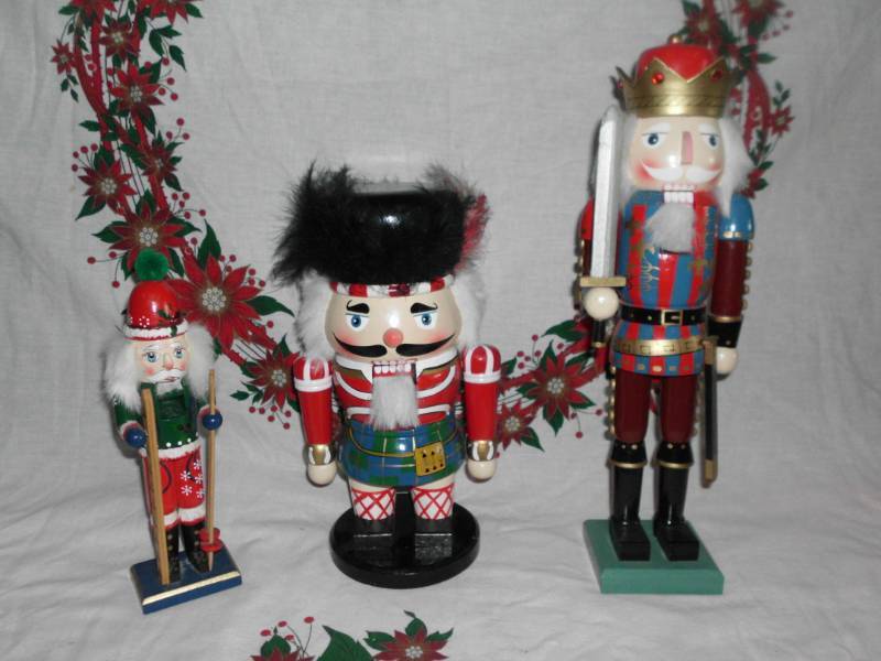 lot 141 image: NUTCRACKER LOT