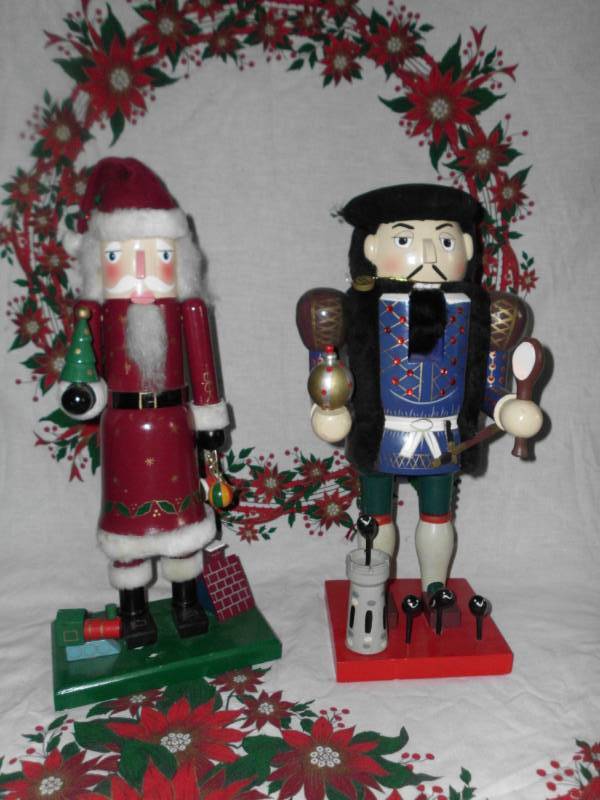 lot 142 image: NUTCRACKER LOT