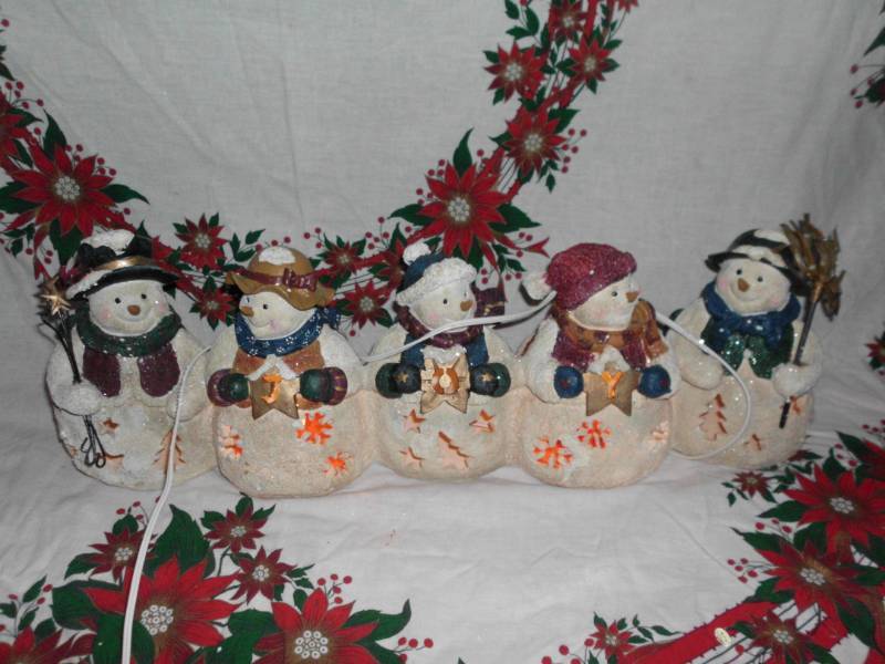 lot 150 image: SNOWMAN MANTLE LIGHT