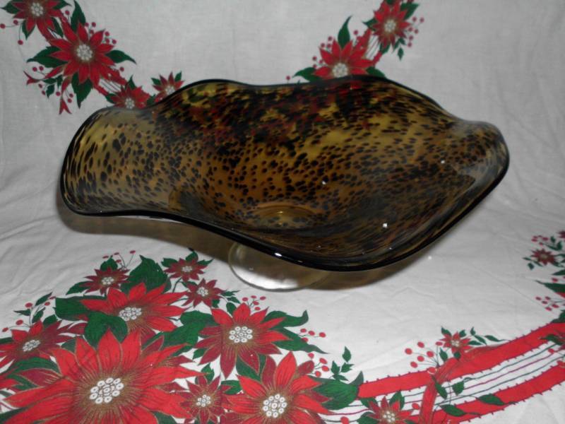 lot 154 image: NEW CYAN LEOPARD DESIGN GLASS BOWL