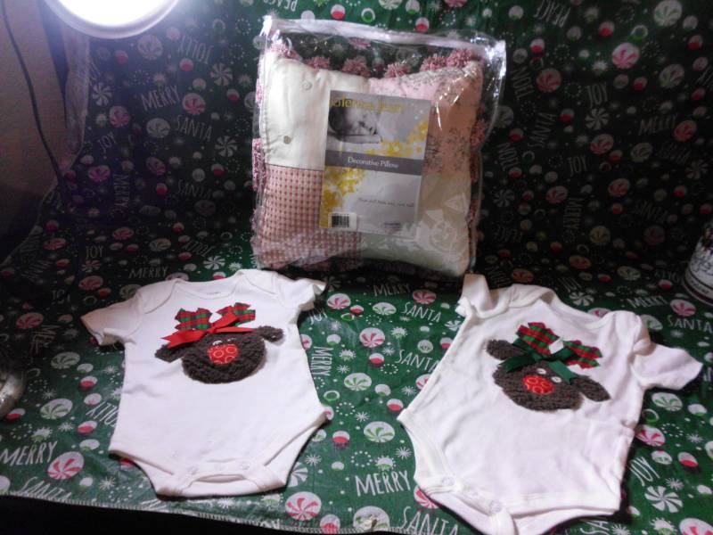 lot 162 image: CHRISTMAS ONSIES