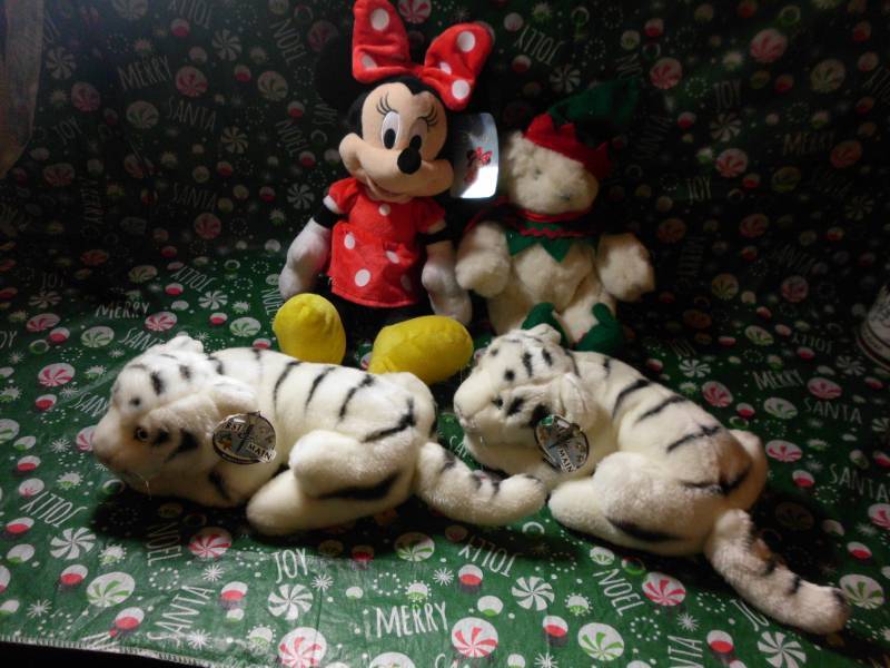 lot 163 image: STUFFED ANIMALS