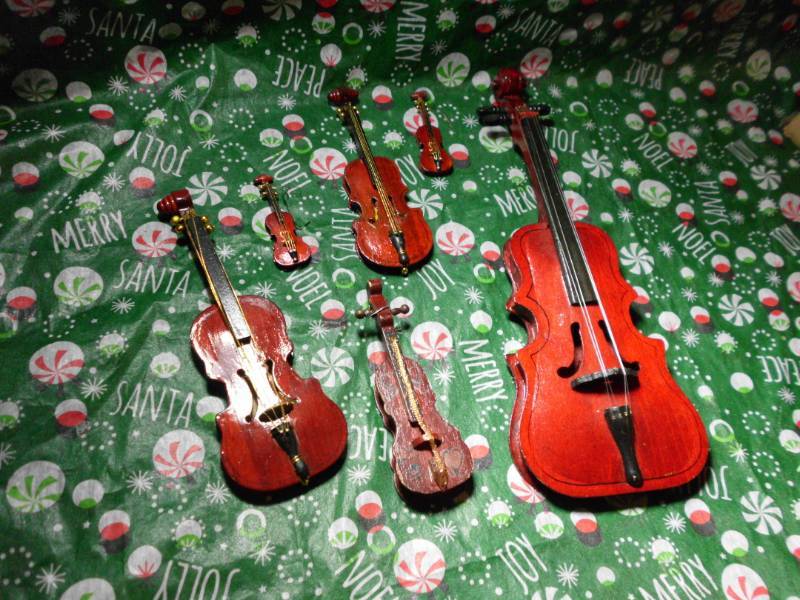 lot 196 image: VIOLIN DCORORNEMENTS