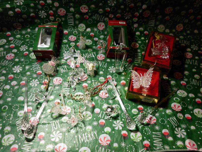 lot 201 image: GLASS ORNEMENT