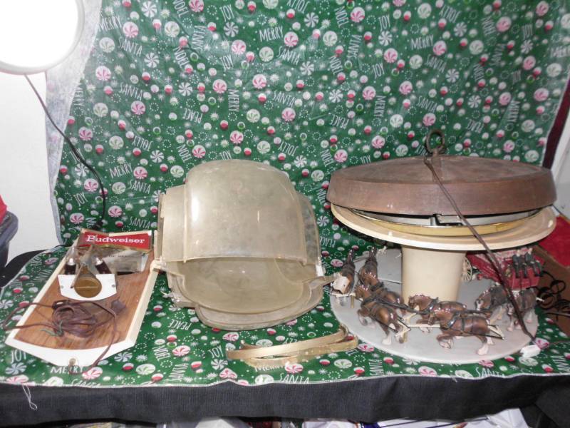 lot 171 image: VINTAGE BUDWEISER CLYDESDALE CAROUSEL PARADE LIGHT