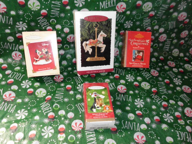lot 219 image: HALLMARK KEEPSAKE ORNAMENTS