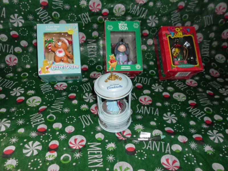lot 220 image: COLLECTIBLE ORNAMENTS