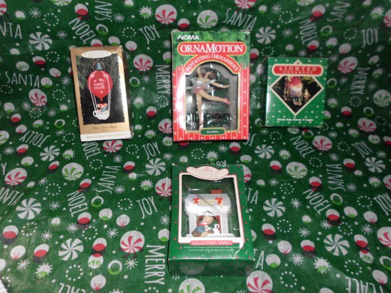 lot 221 image: TRE ORNAMENTS