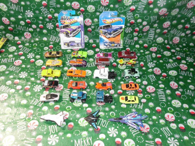 lot 224 image: HOT WHEELSMATCH BOX