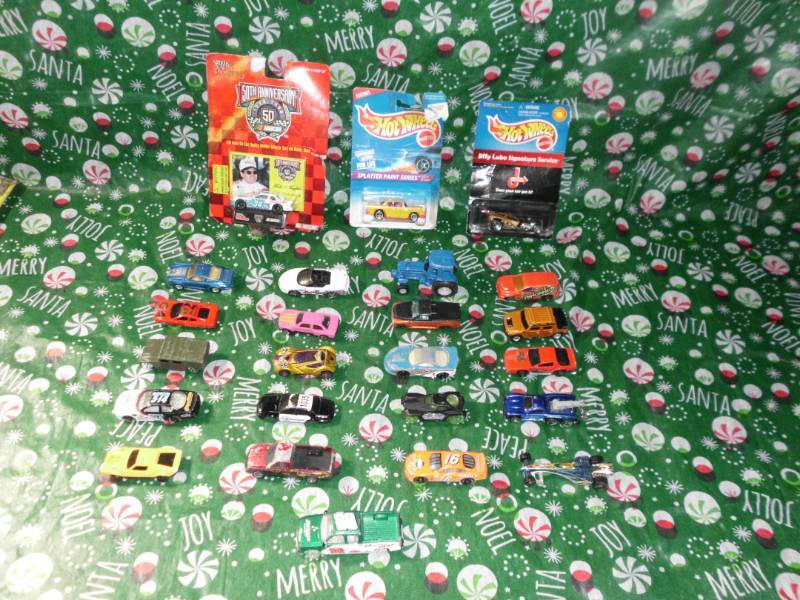 lot 230 image: HOT WHEELSMATCH BOX