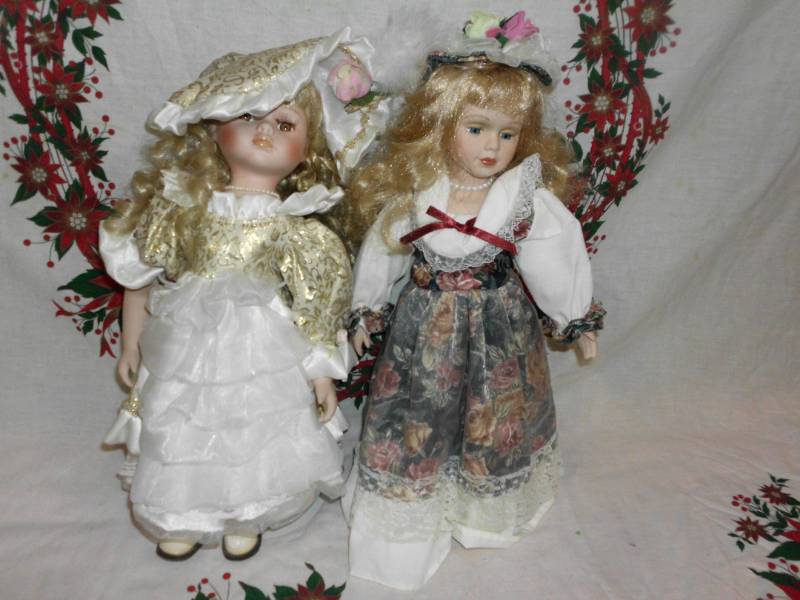lot 236 image: PORCELAIN DOLLS