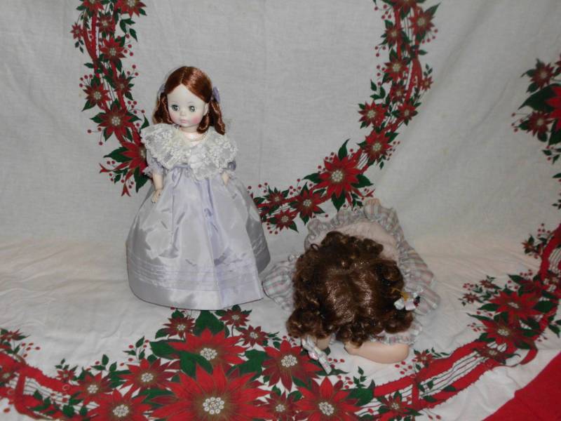 lot 237 image: PORCELAIN DOLLS