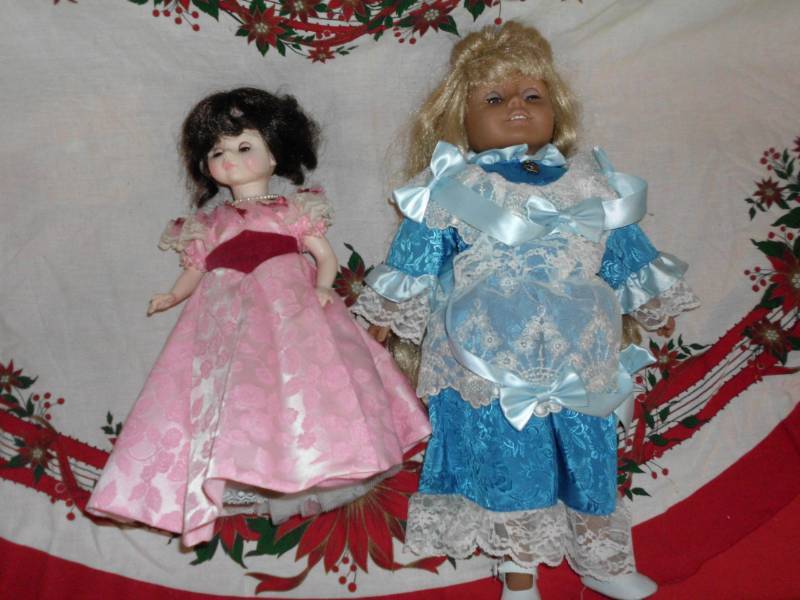 lot 239 image: PORCELAIN DOLLS