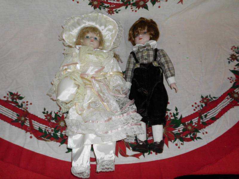 lot 240 image: PORCELAIN DOLLS