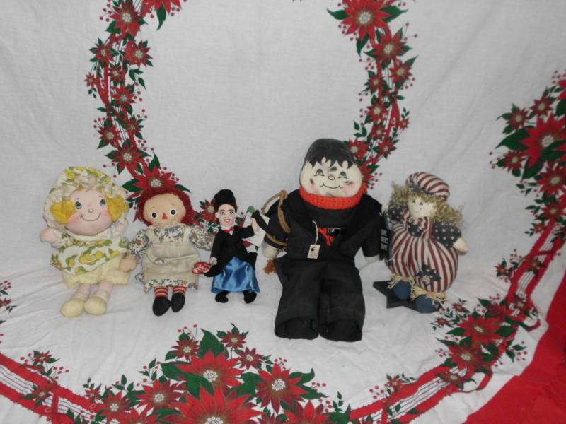 lot 244 image: VINTAGE DOLLS