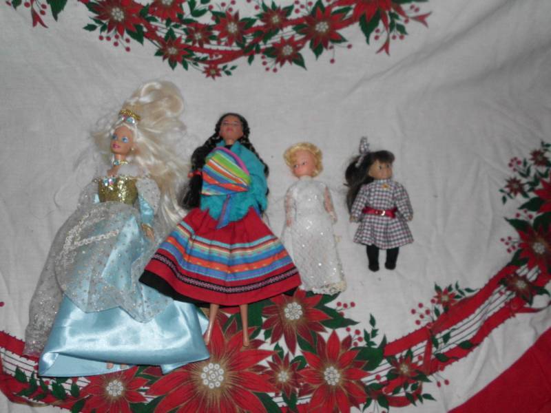 lot 245 image: DOLL LOT
