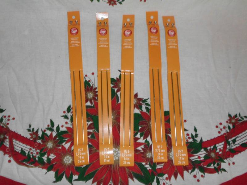 lot 252 image: KNITTING NEEDLES