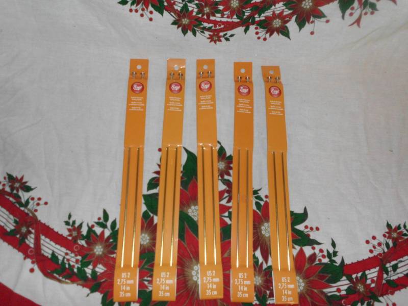 lot 251 image: KNITTING NEEDLES