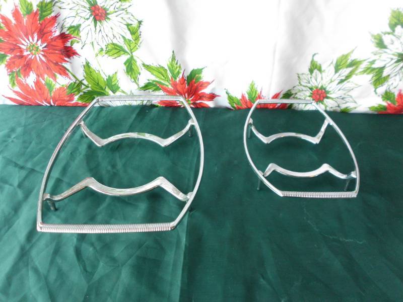 lot 273 image: CORNING DISH HOLDER