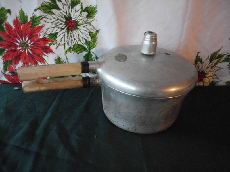 lot 284 image: VINTAGE PRESTON COOKER