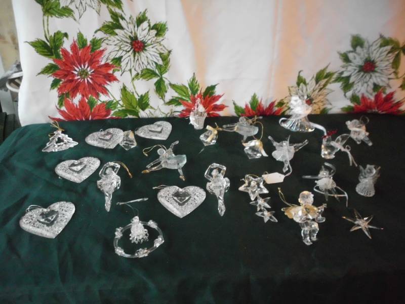 lot 285 image: GLASS ORNAMENTS